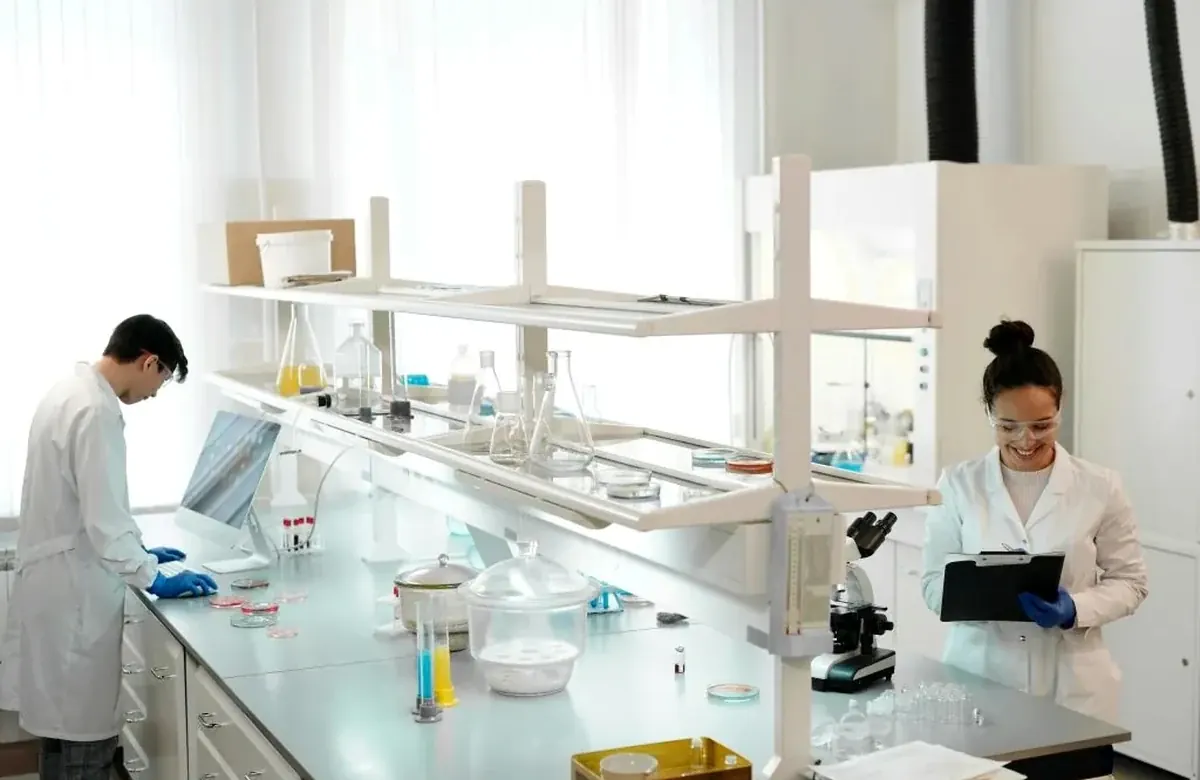 Biotechnology project training with structured laboratory guidance
