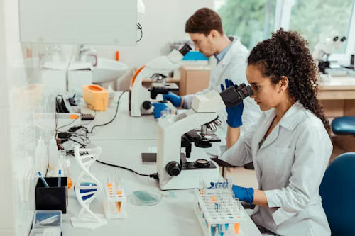 Biotechnology training students in laboratory Chennai